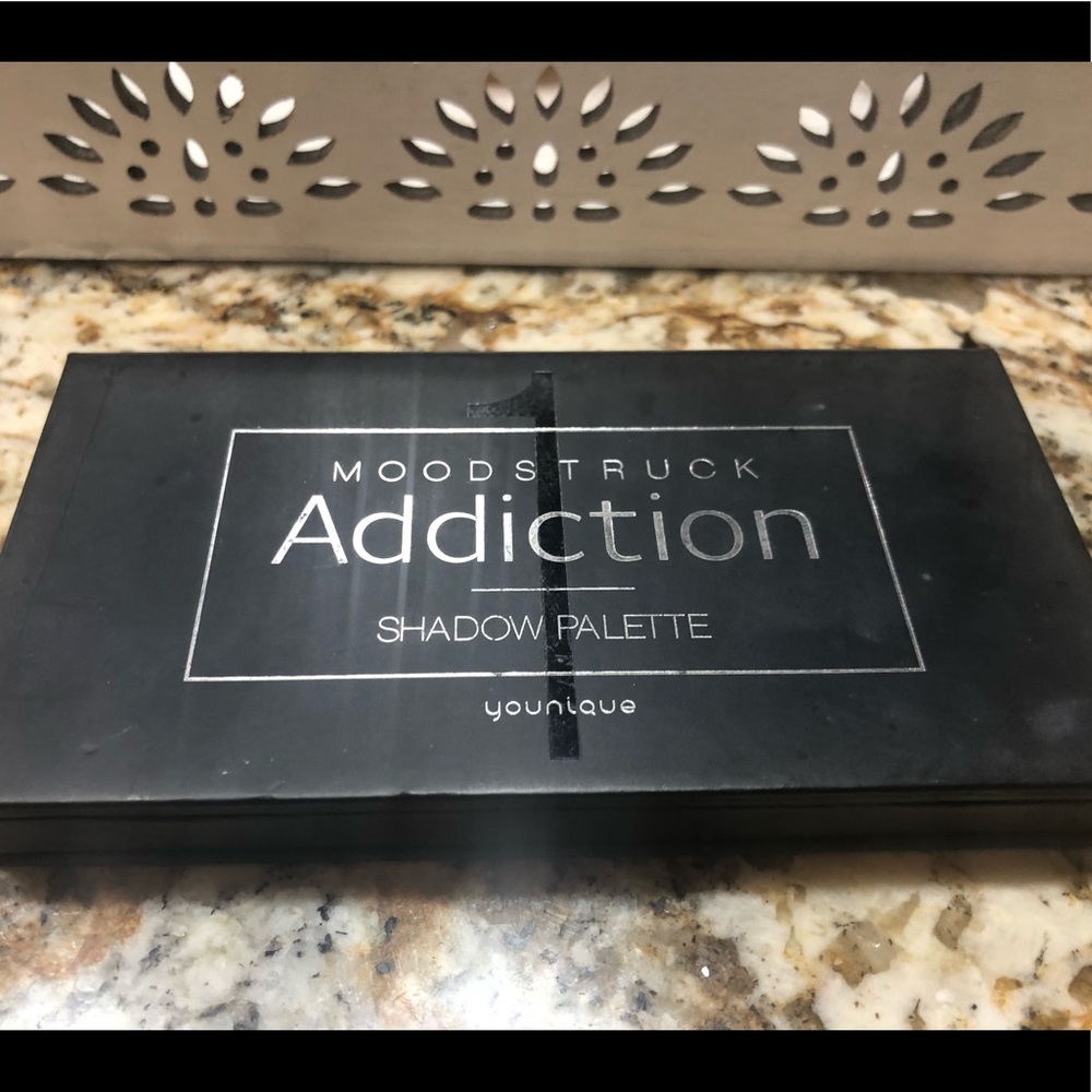 MOODSTRUCK ADDICTION shadow palette 1